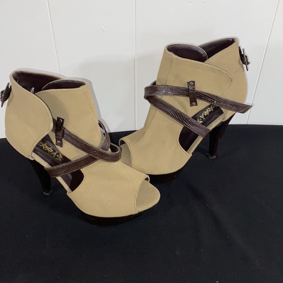 Size 7 brown heel - Picture 4 of 4